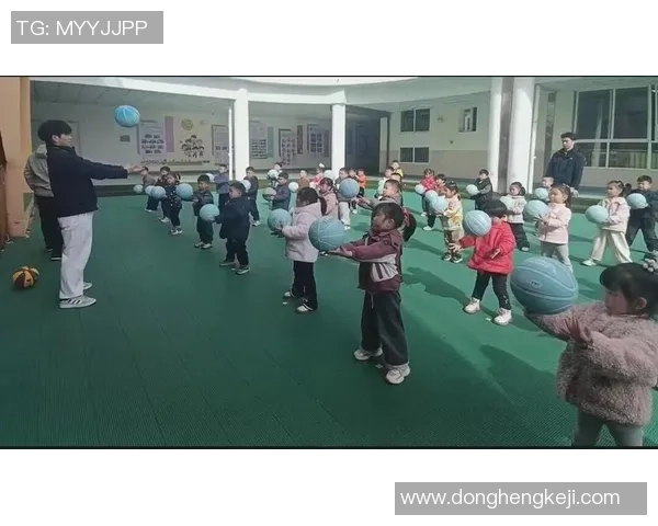 幼儿园篮球课的精彩内容与教学方法探讨,助力孩子们快乐成长与全面发展 幼儿园篮球课的精彩内容与教学方法探讨,助力孩子们快乐成长与全面发展